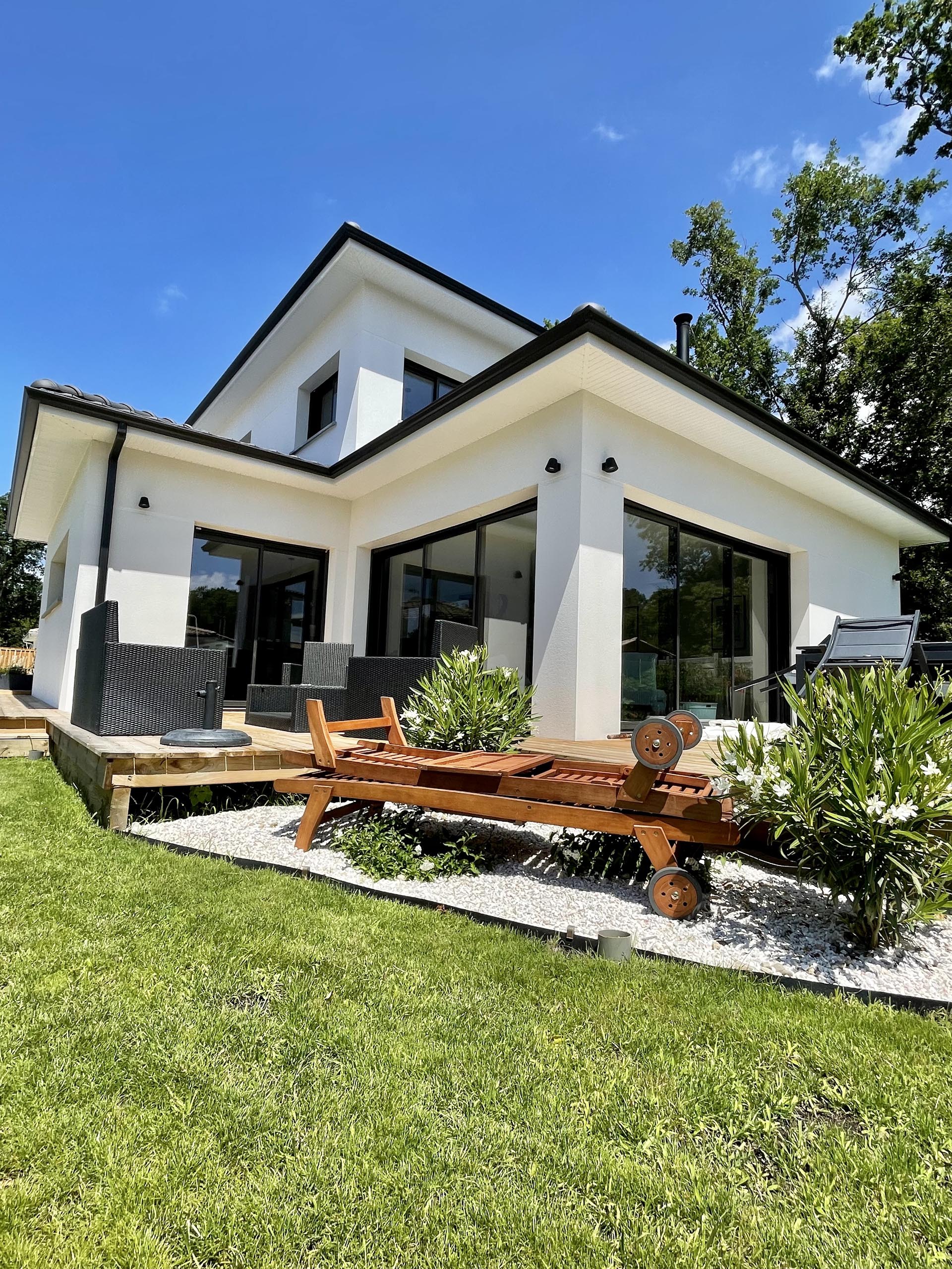 baie vitree aluminium anthracite maison contemporaine