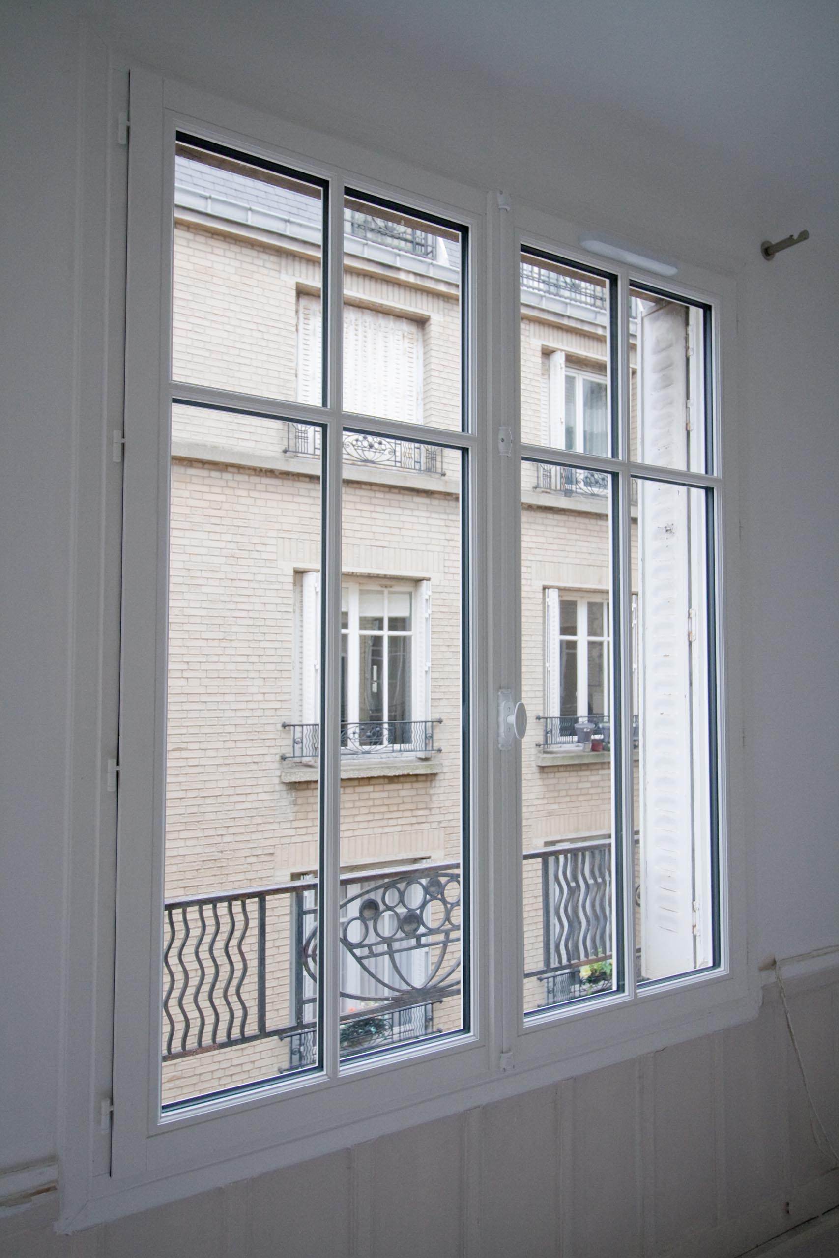 fenetre bois laquee blanche petits bois