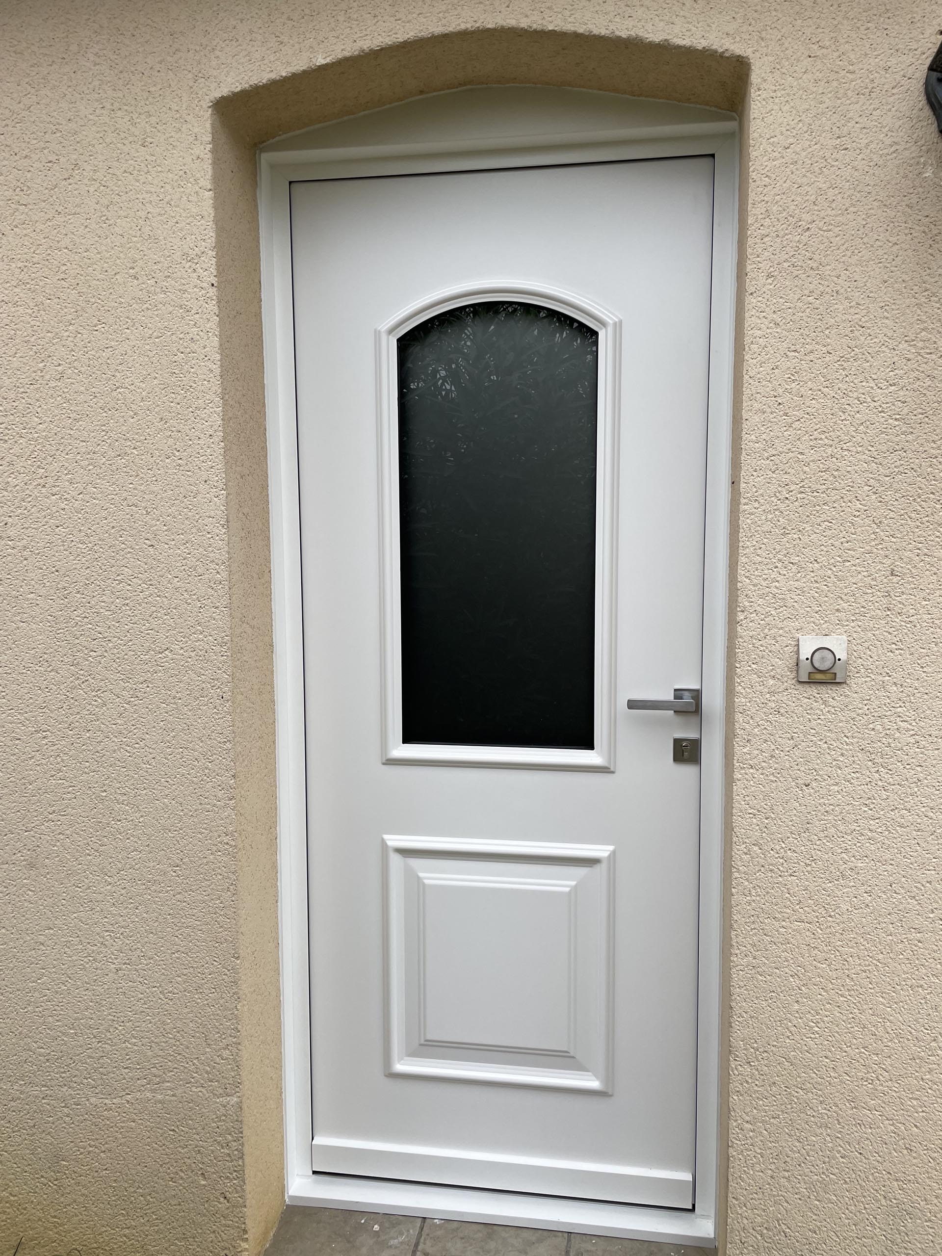porte entree pvc blanche vitrage cintre