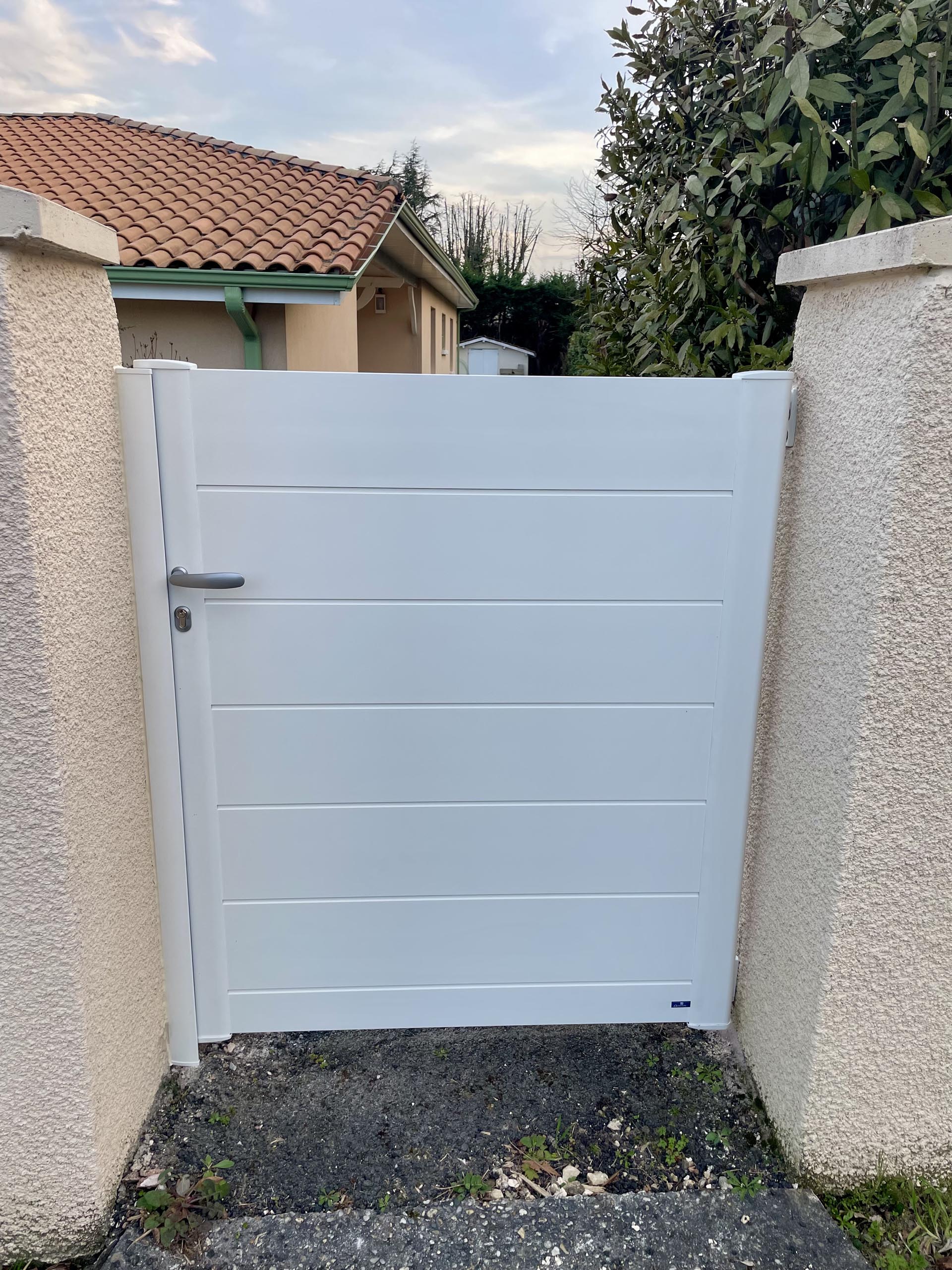 portillon aluminium blanc plein