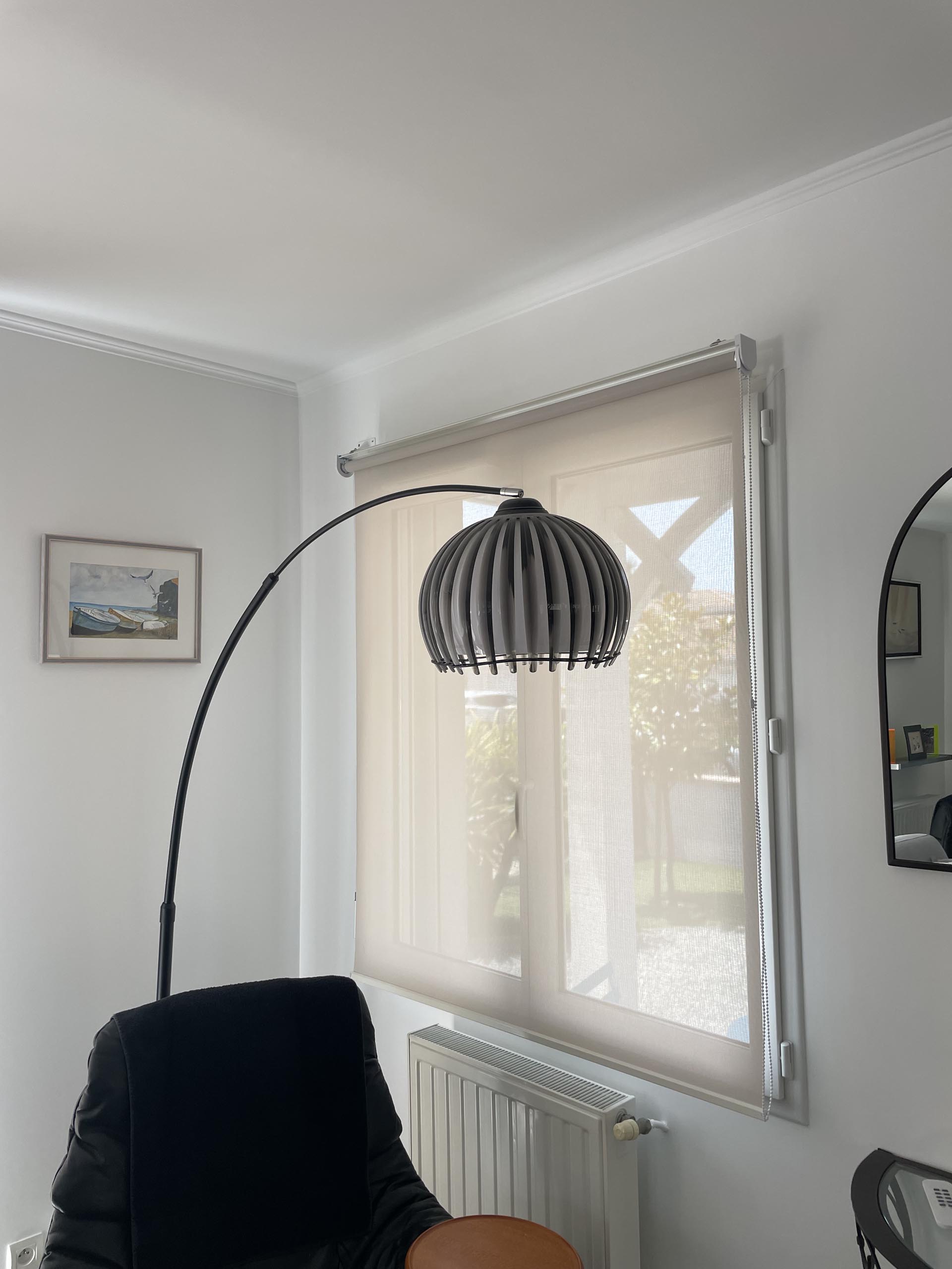 store enrouleur tamisant fenetre sejour